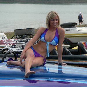 Hotboats_and_babes_280.jpg