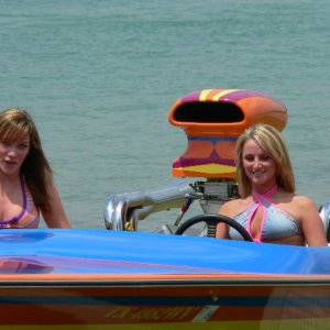 Hotboats_and_babes_366.jpg