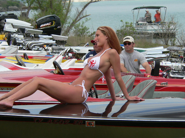 Hotboats_and_babes_350.jpg