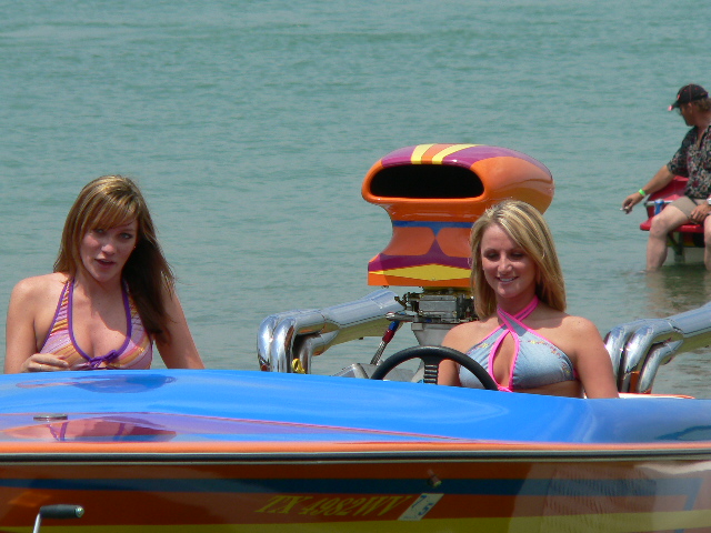 Hotboats_and_babes_366.jpg