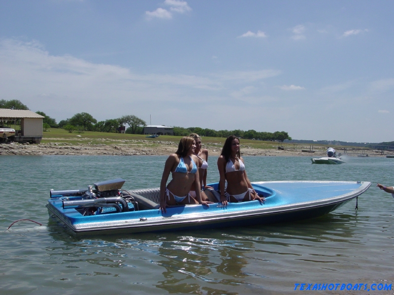 hotboatsandbabes06-03.JPG